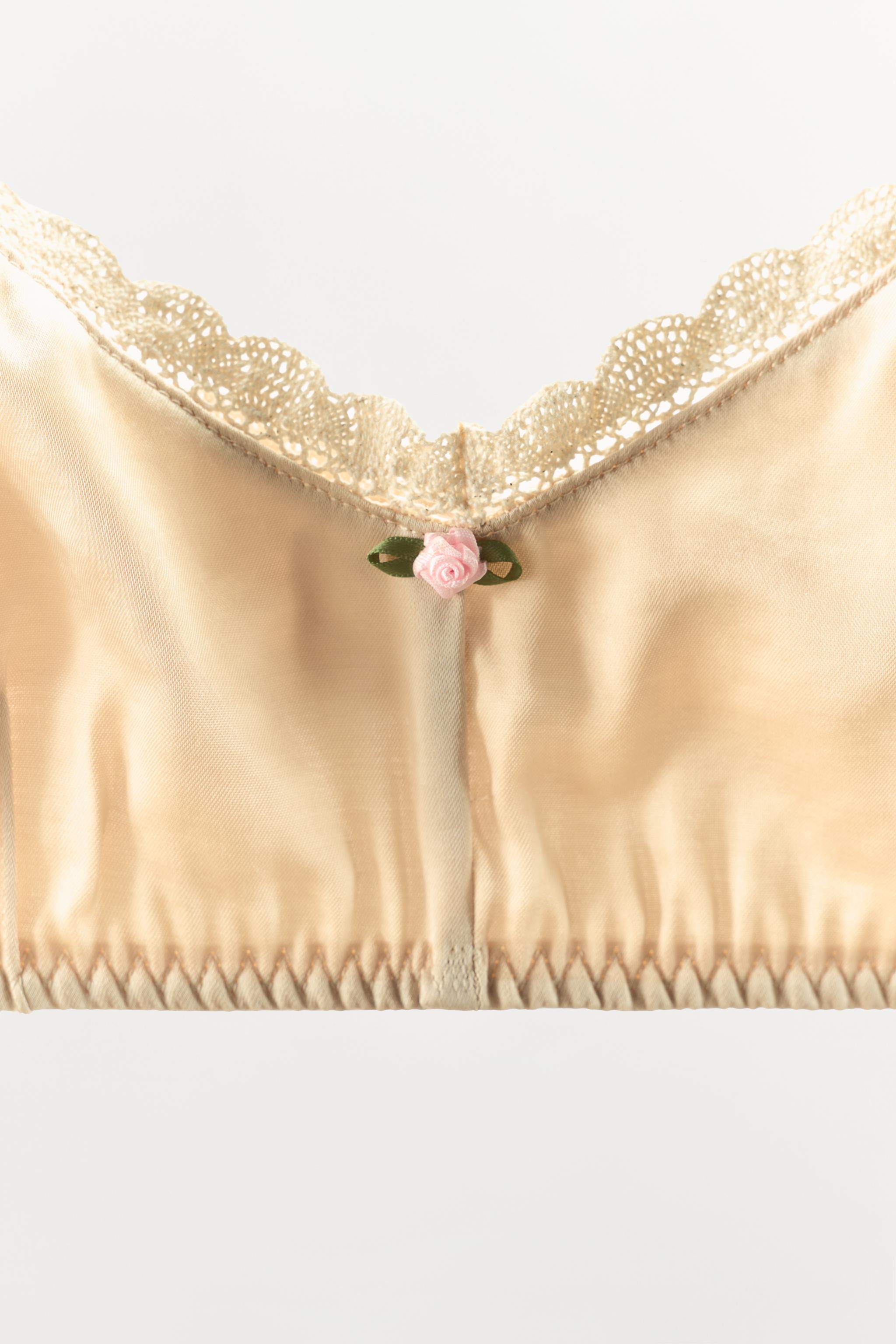 SOUTIEN-GORGE DENTELLE FLEUR EN CONTRASTE